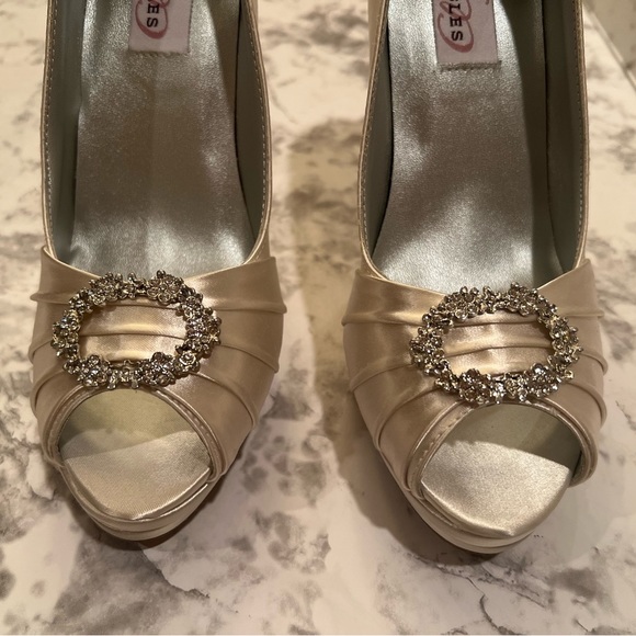 Dyeables Bridal Shoes- Champagne color with Crystal cut graphic hardware at vamp - Picture 3 of 5